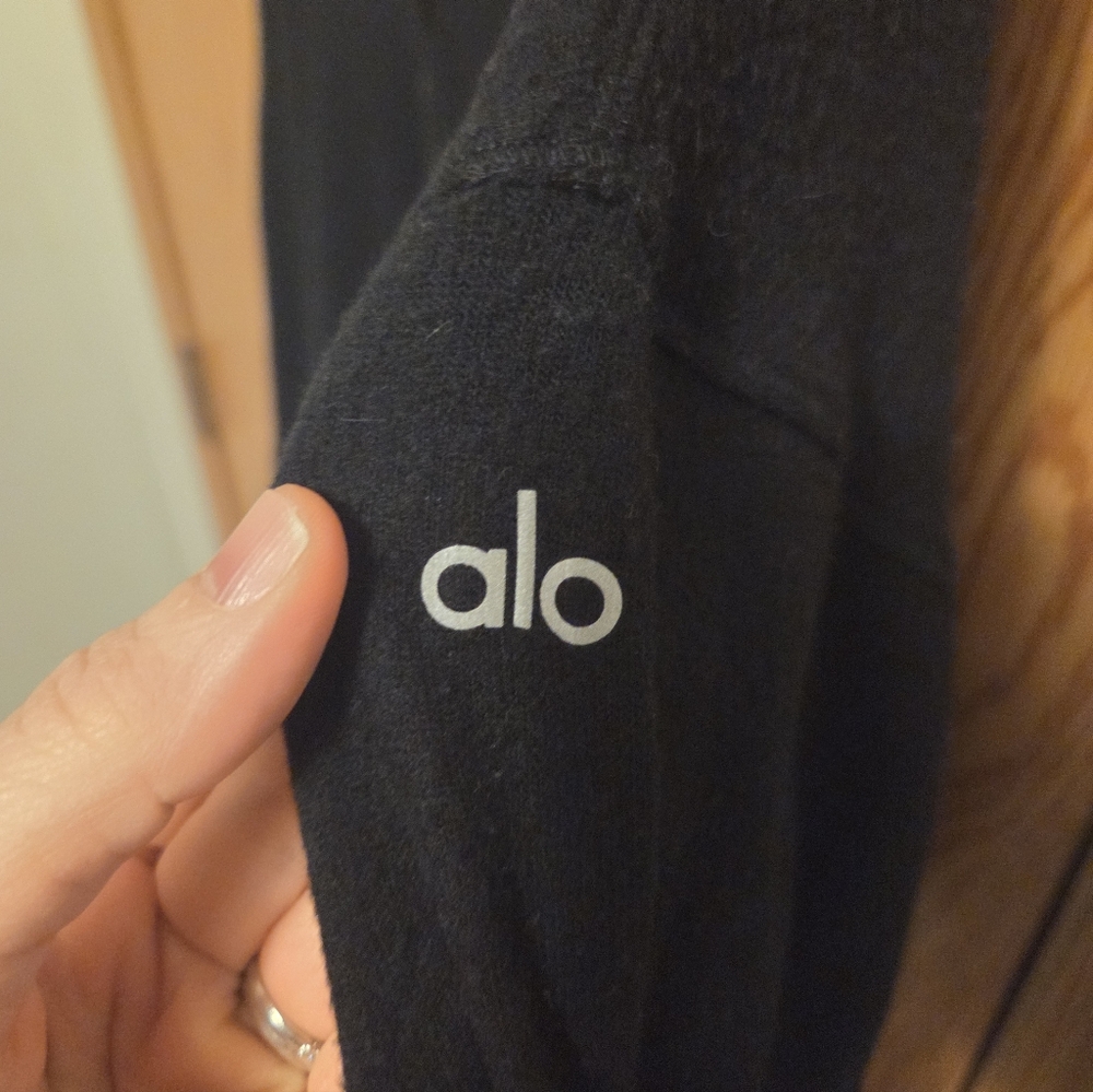 ALO Yoga Cropped V-neck Long Sleeve Top Medium Women's - Picture 5 of 6